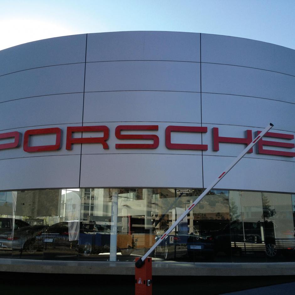 Porsche Center Santiago 1